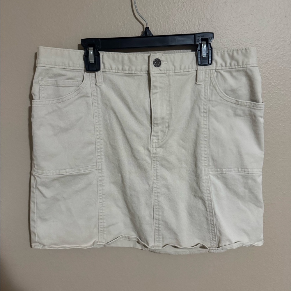 GAP Cream Mini Skirt